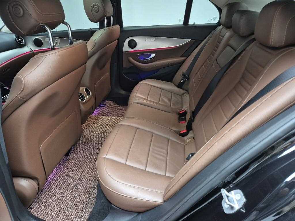 Mercedes Benz E class - Vista 12