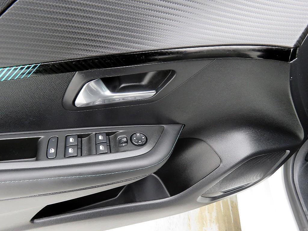 Peugeot 208 - Vista 9