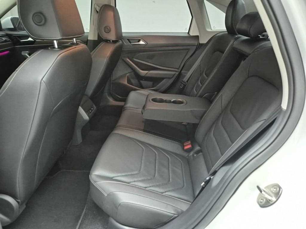 Volkswagen Jetta - Vista 12