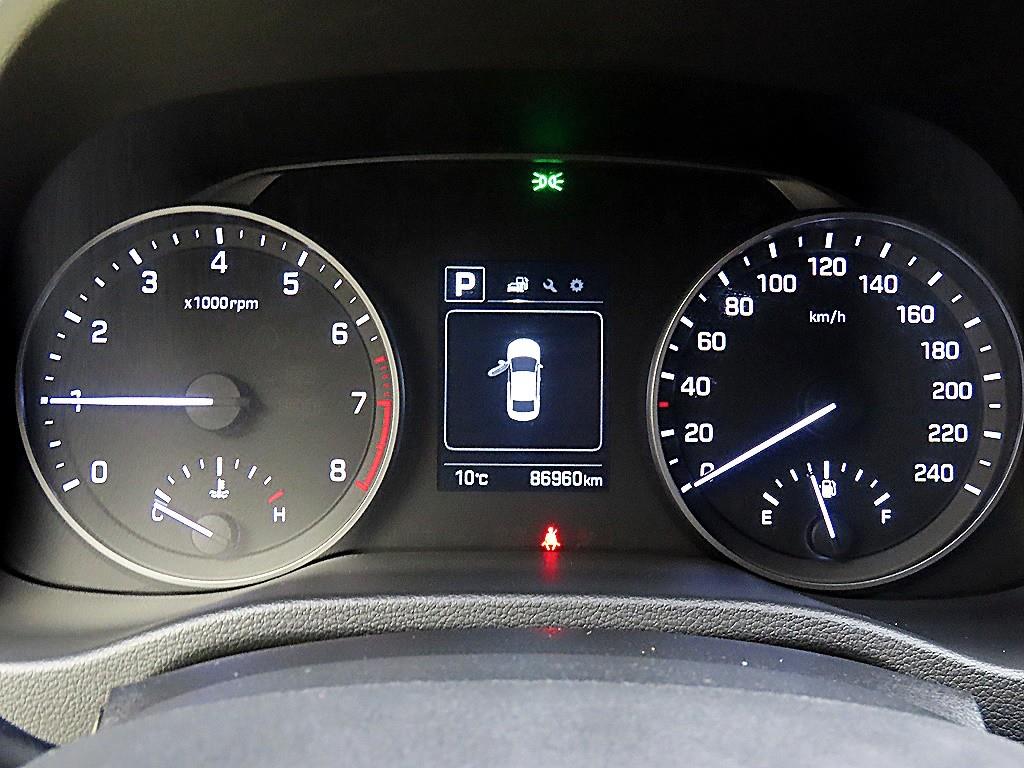 HYUNDAI Avante - Vista 8