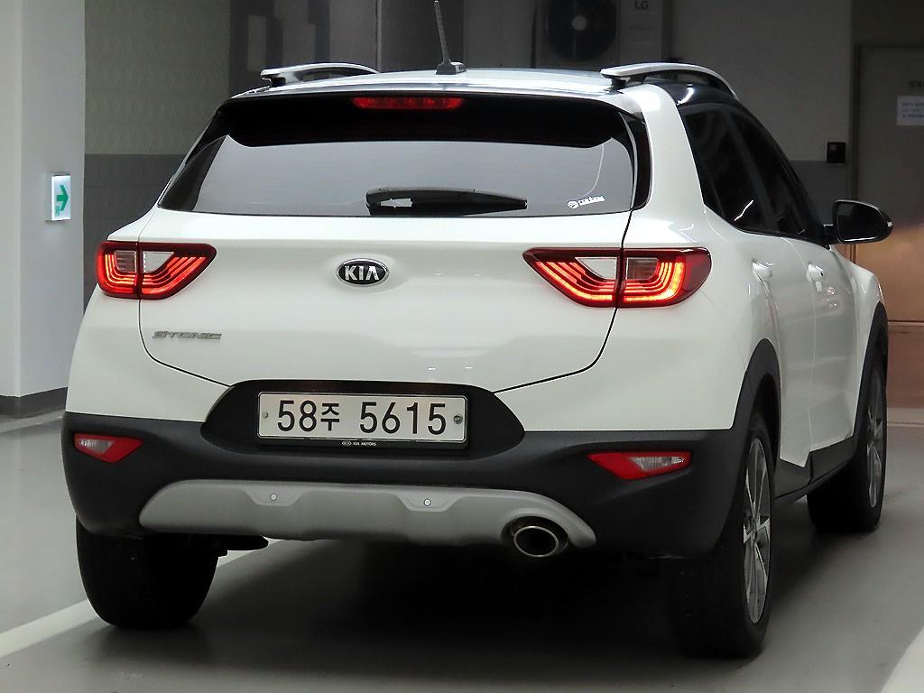 KIA Stonic - Vista 4