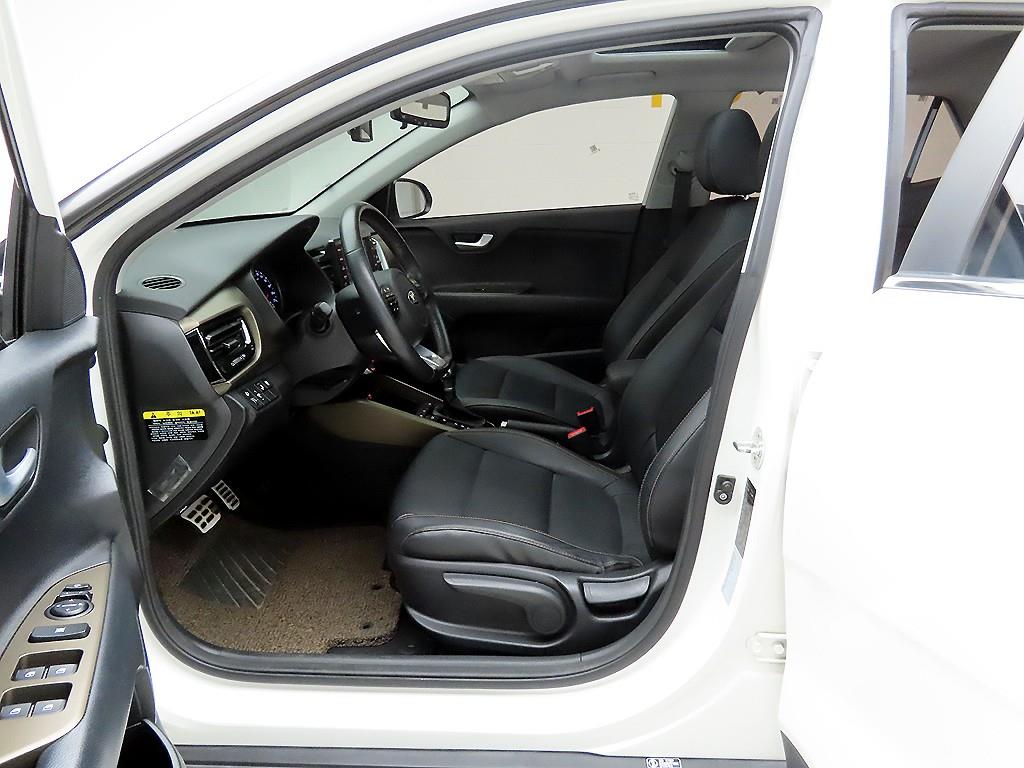 KIA Stonic 2018 Blanco - Importación desde Corea - HF Imports Iquique - Foto 14