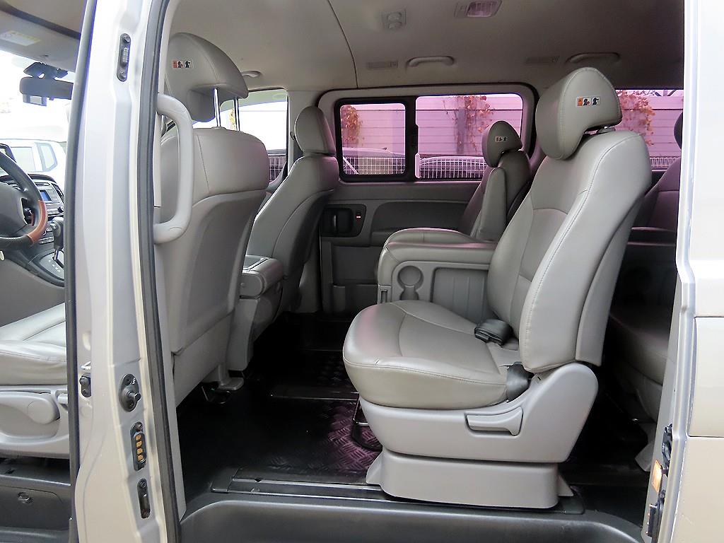 HYUNDAI Starex - Vista 6