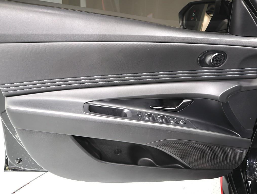 HYUNDAI Avante - Vista 8