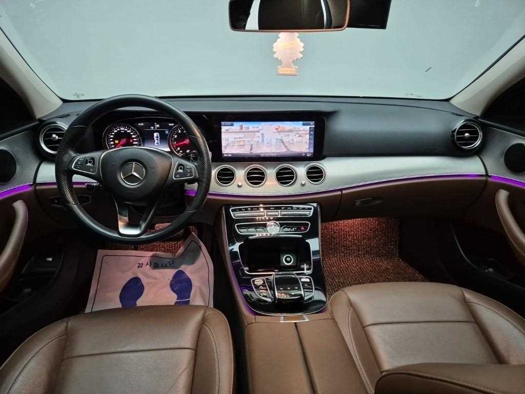 Mercedes Benz E class - Vista 7