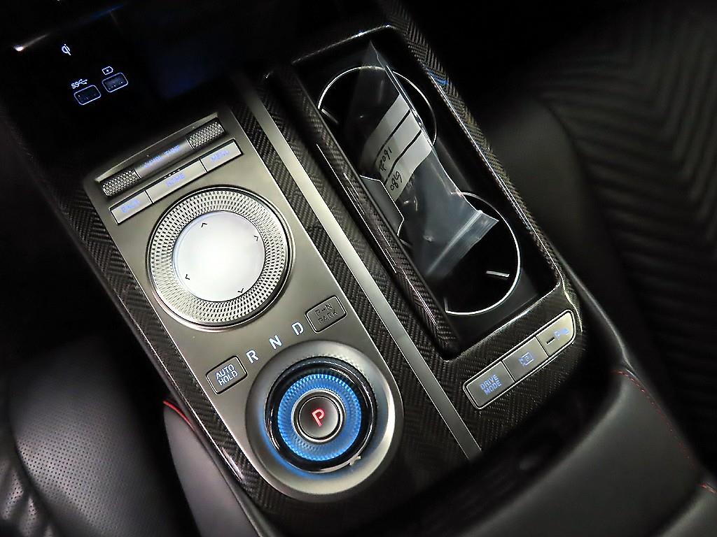 Genesis G80 - Vista 10