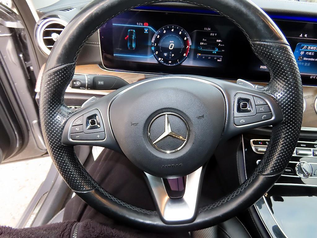 Mercedes Benz E class - Vista 8