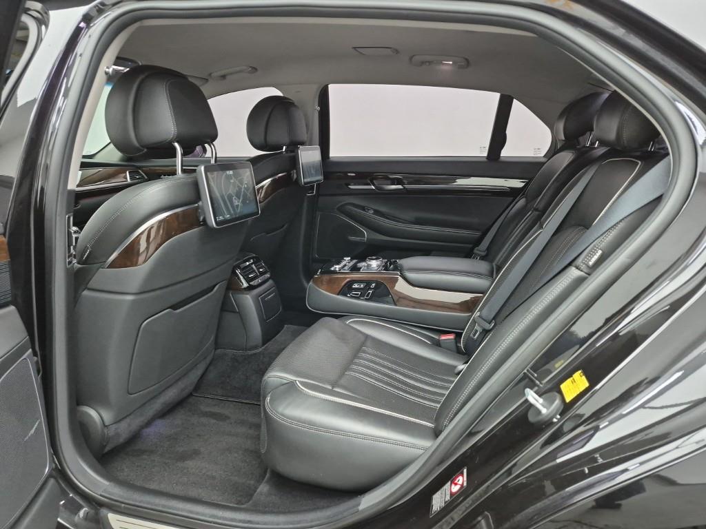 Genesis EQ900 - Vista 12