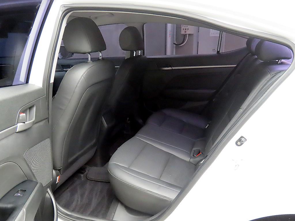 HYUNDAI Avante - Vista 6