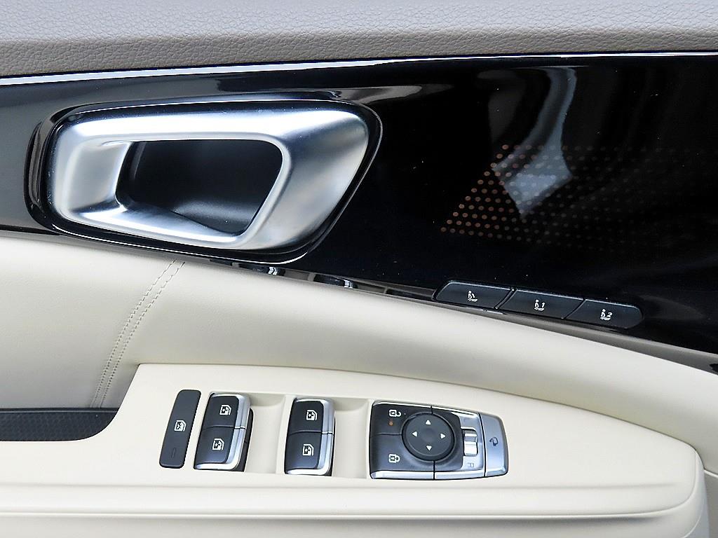 KIA Carnival - Vista 11