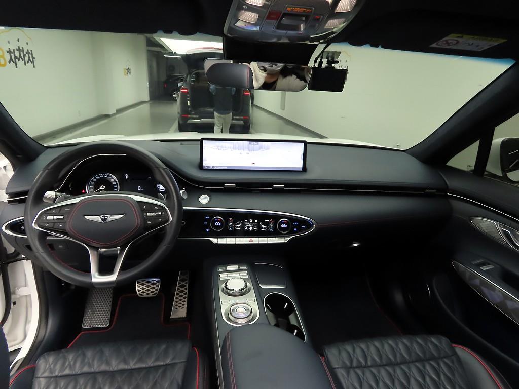 Genesis GV70 - Vista 6