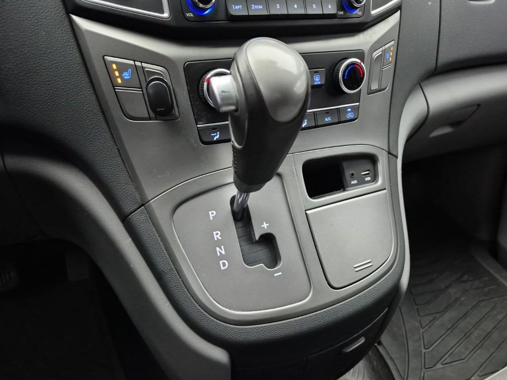 HYUNDAI Starex - Vista 8