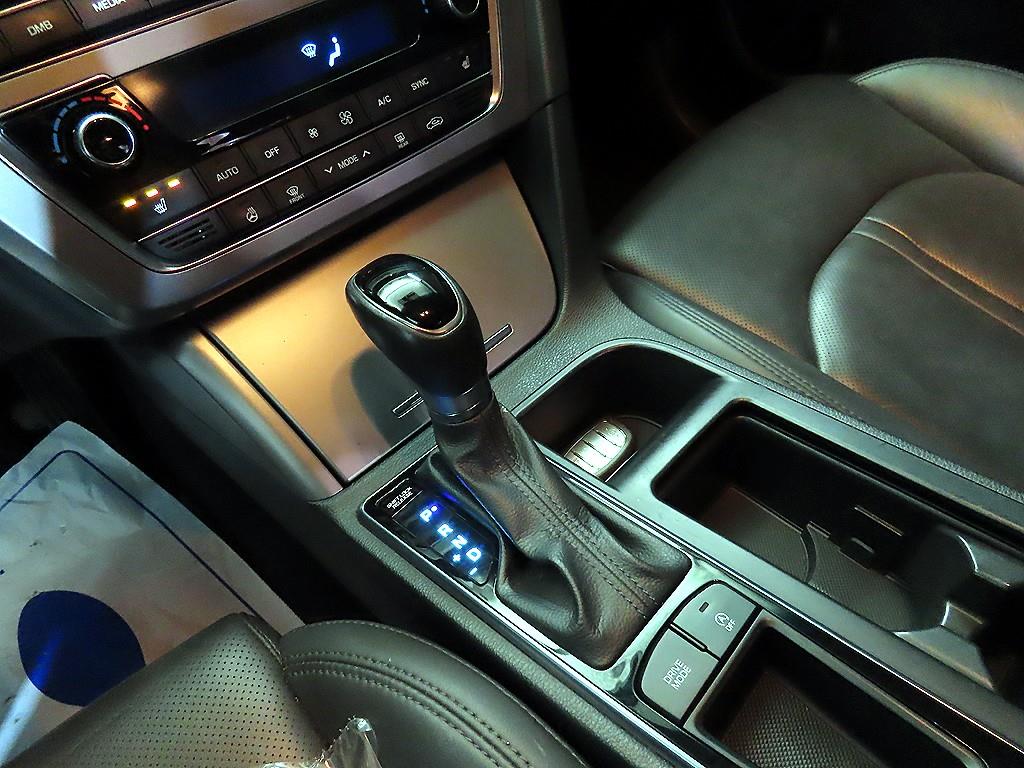 HYUNDAI Sonata - Vista 12