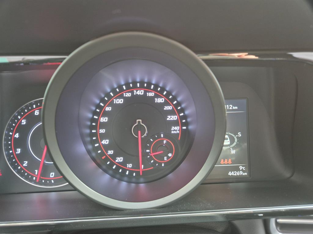 HYUNDAI Avante - Vista 8