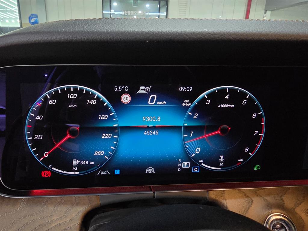 Mercedes Benz E class - Vista 7