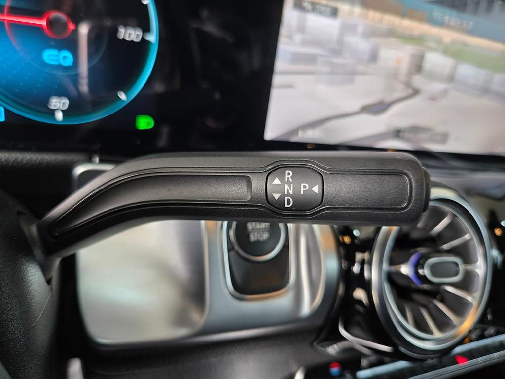 Mercedes Benz EQB - Vista 11