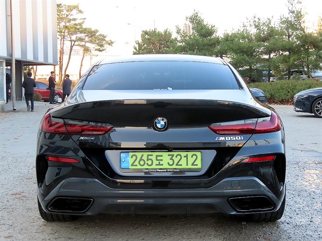 BMW 8 Series - Vista 4