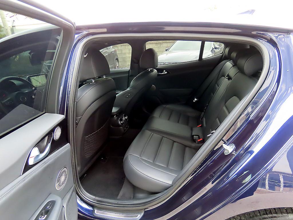 KIA Stinger - Vista 6