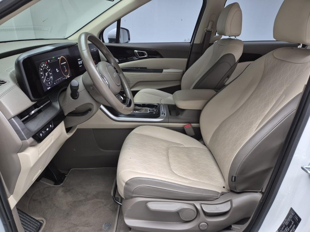 KIA Carnival - Vista 11
