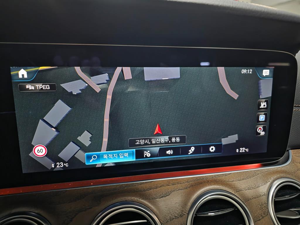 Mercedes Benz E class - Vista 8