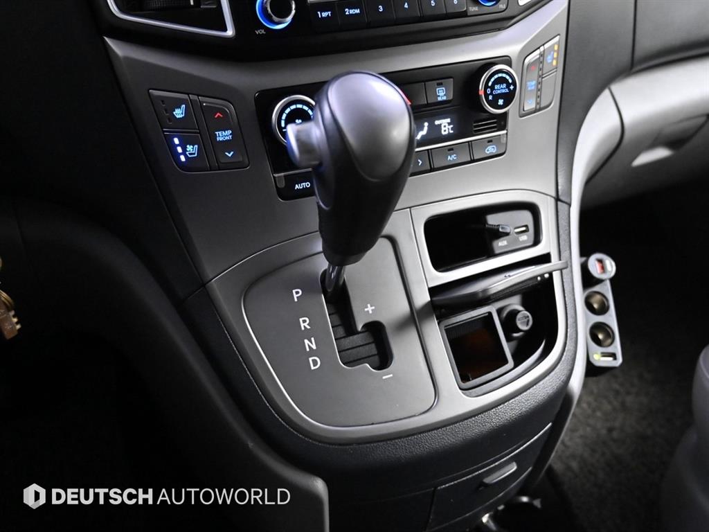 HYUNDAI Starex - Vista 9