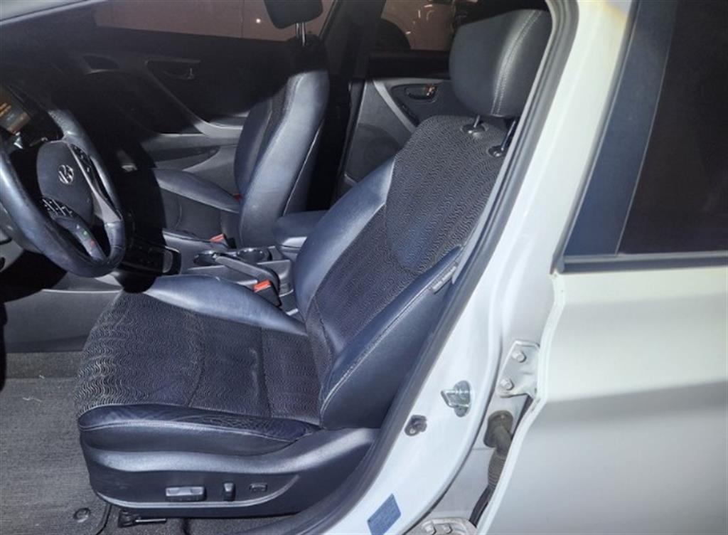 HYUNDAI Avante - Vista 4