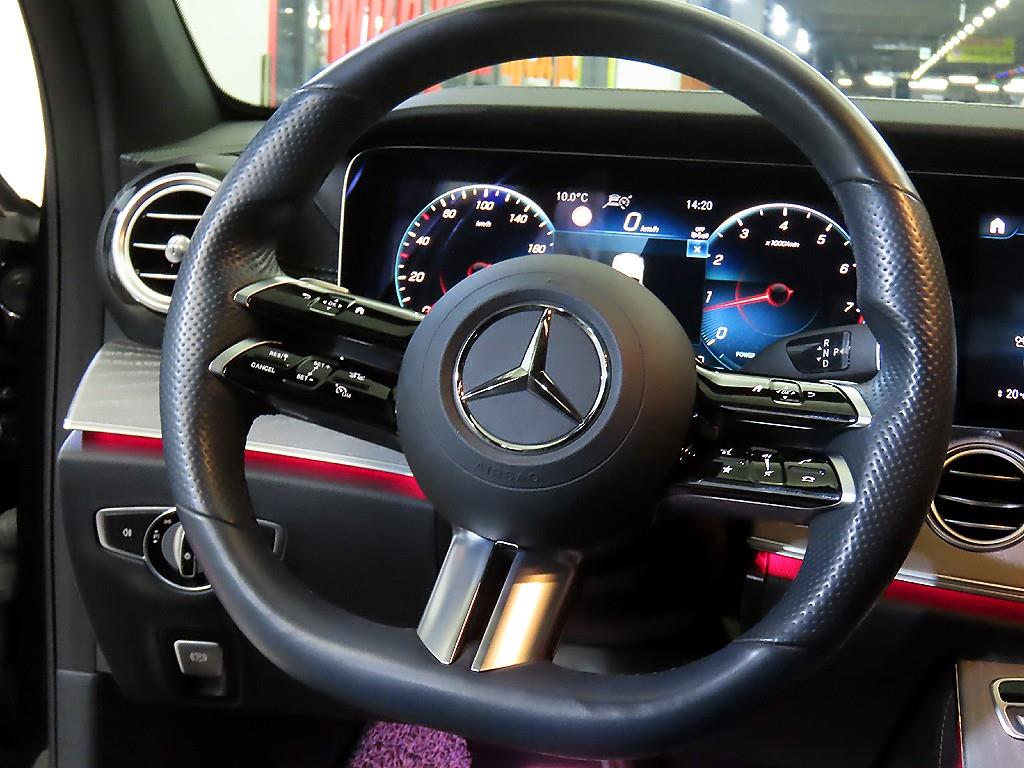 Mercedes Benz E class - Vista 8