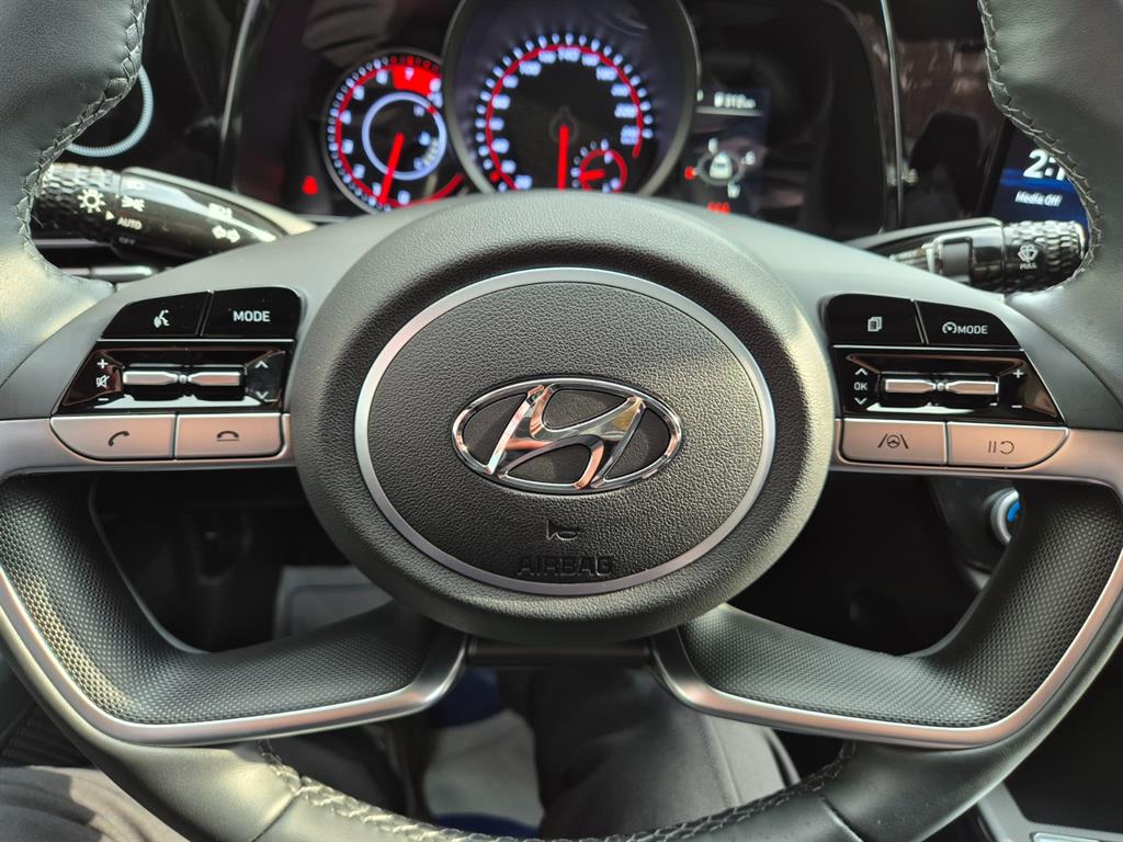 HYUNDAI Avante - Vista 9