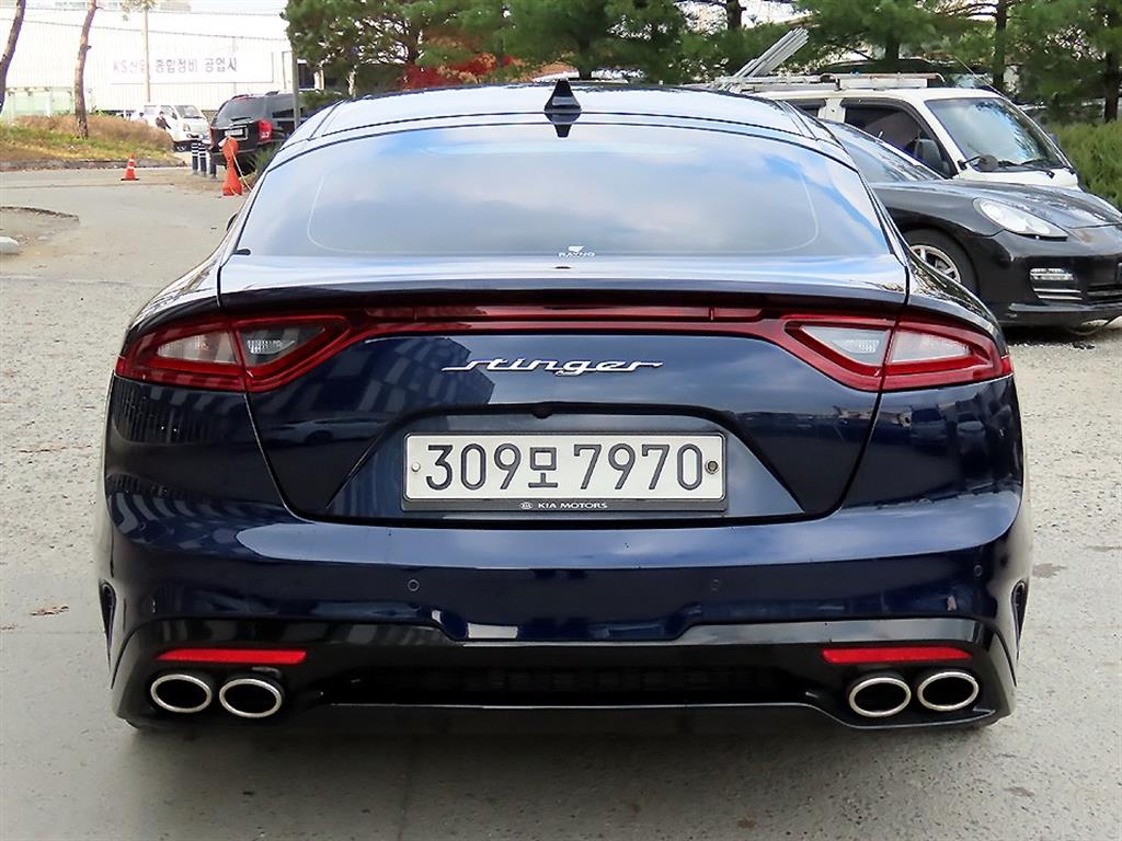 KIA Stinger - Vista 4