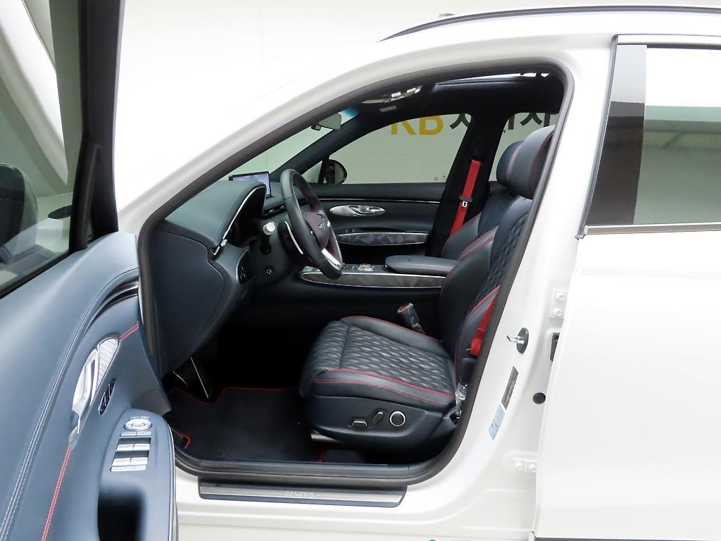 Genesis GV70 - Vista 11