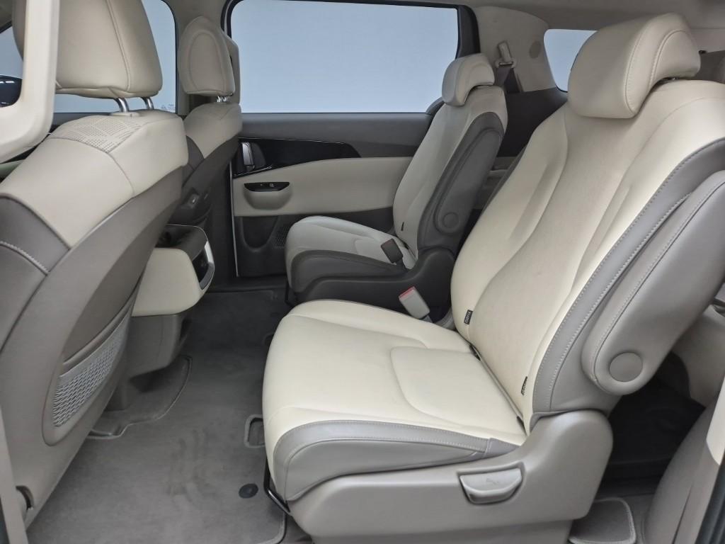KIA Carnival - Vista 12