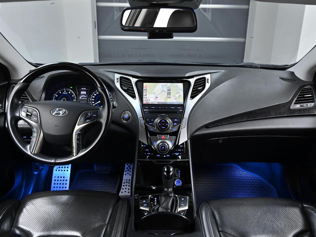 HYUNDAI Grandeur - Vista 9