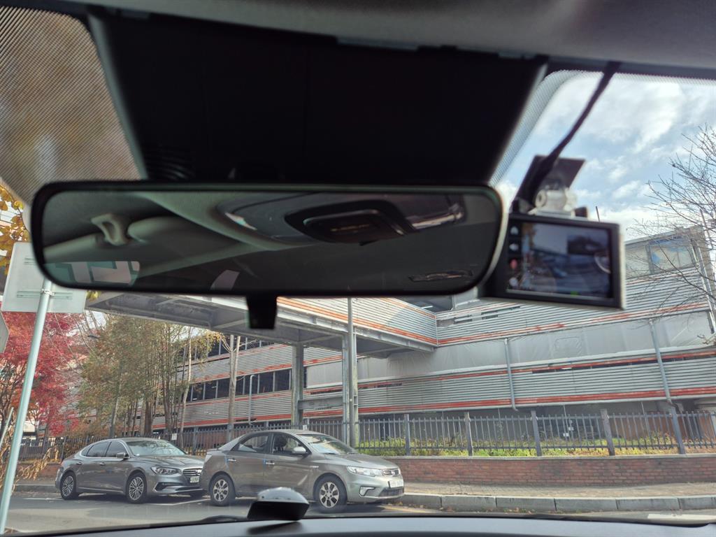 HYUNDAI Avante - Vista 10