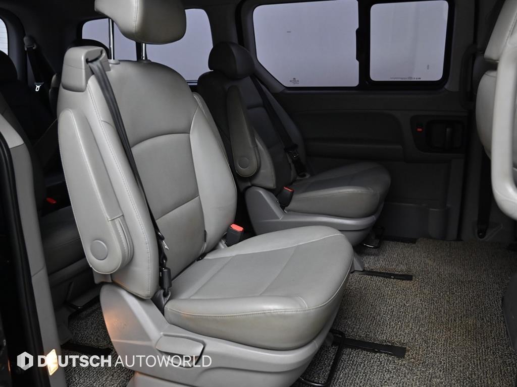 HYUNDAI Starex - Vista 12