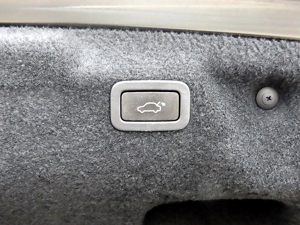 Jaguar XE 2018 Negro - Importación desde Corea - HF Imports Iquique - Foto 17