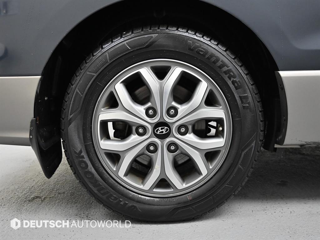 HYUNDAI Starex - Vista 5