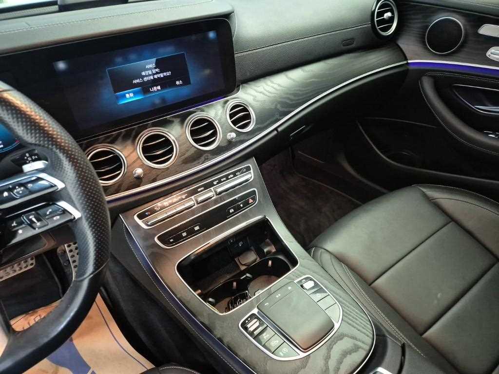 Mercedes Benz E class - Vista 10