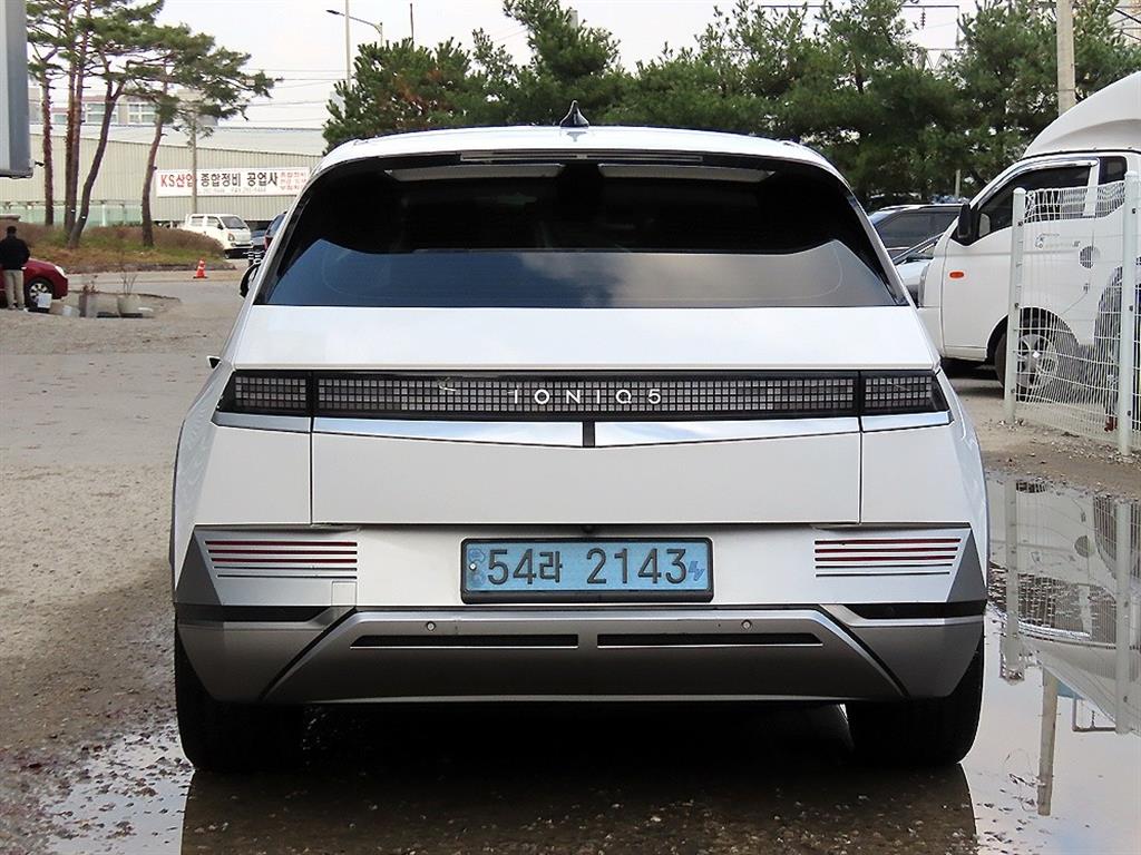 HYUNDAI Ioniq 5 - Vista 4