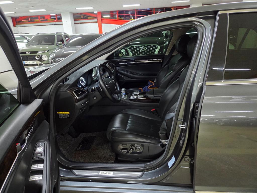 Genesis G90 - Vista 6