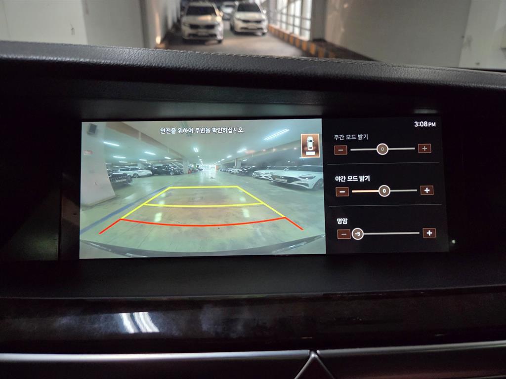 Genesis G90 - Vista 12