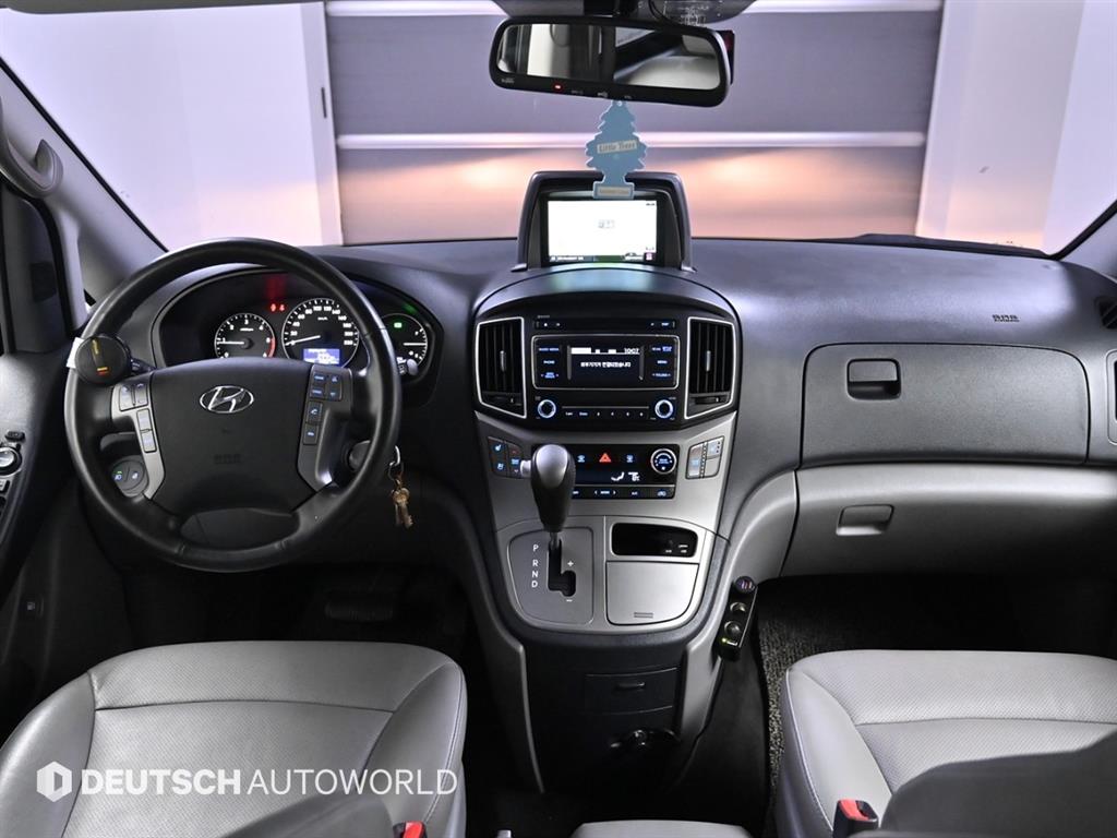 HYUNDAI Starex - Vista 7