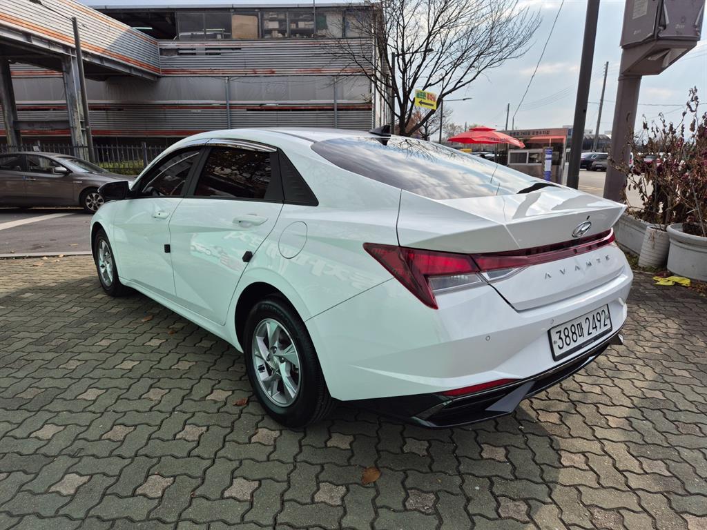 HYUNDAI Avante - Vista 5