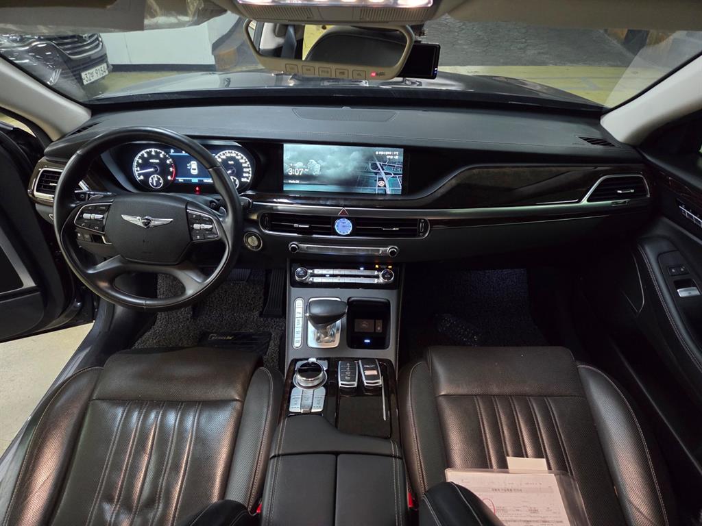 Genesis G90 - Vista 8