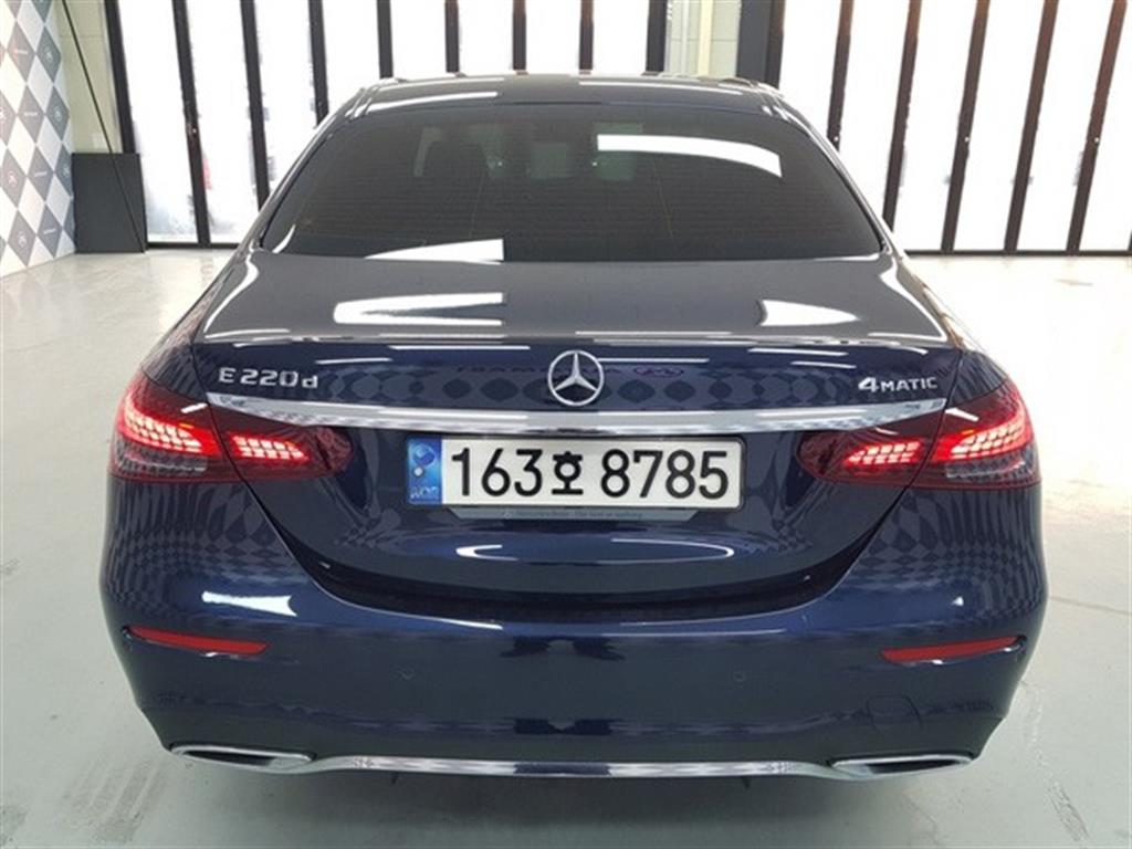 Mercedes Benz E class - Vista 4