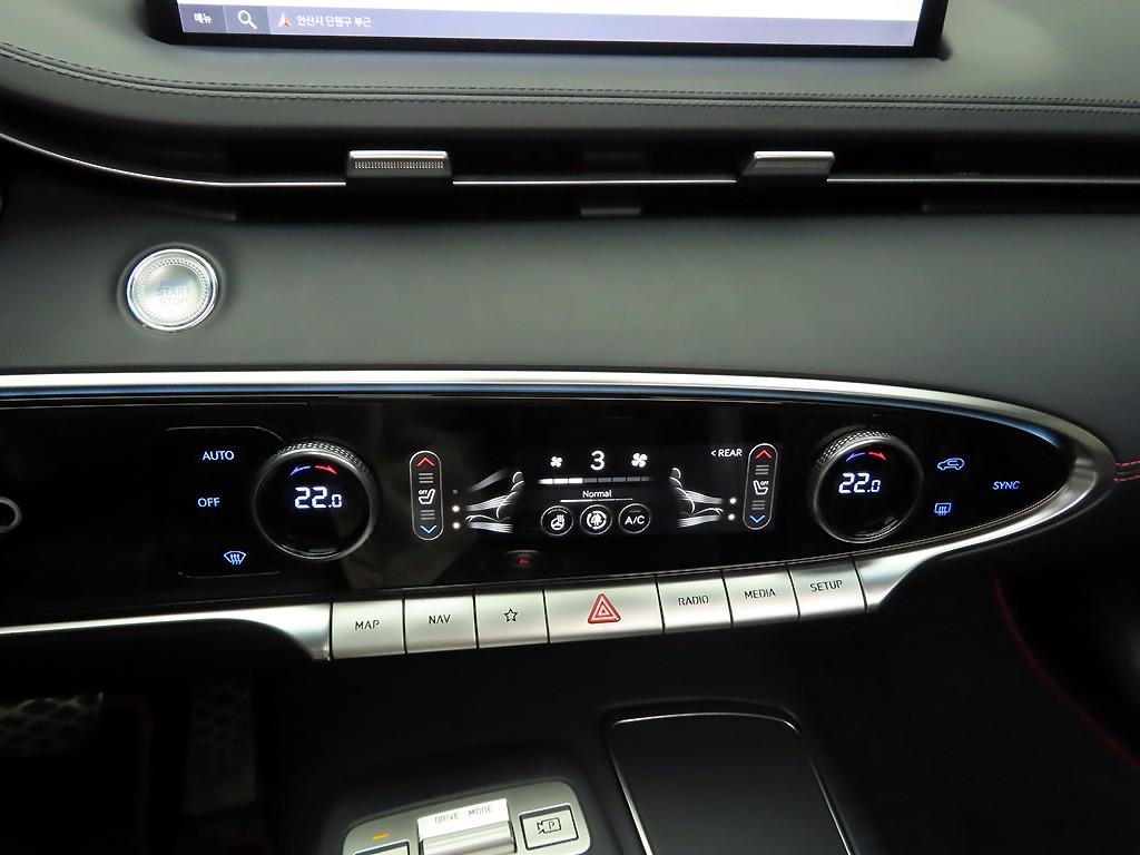 Genesis GV70 - Vista 9