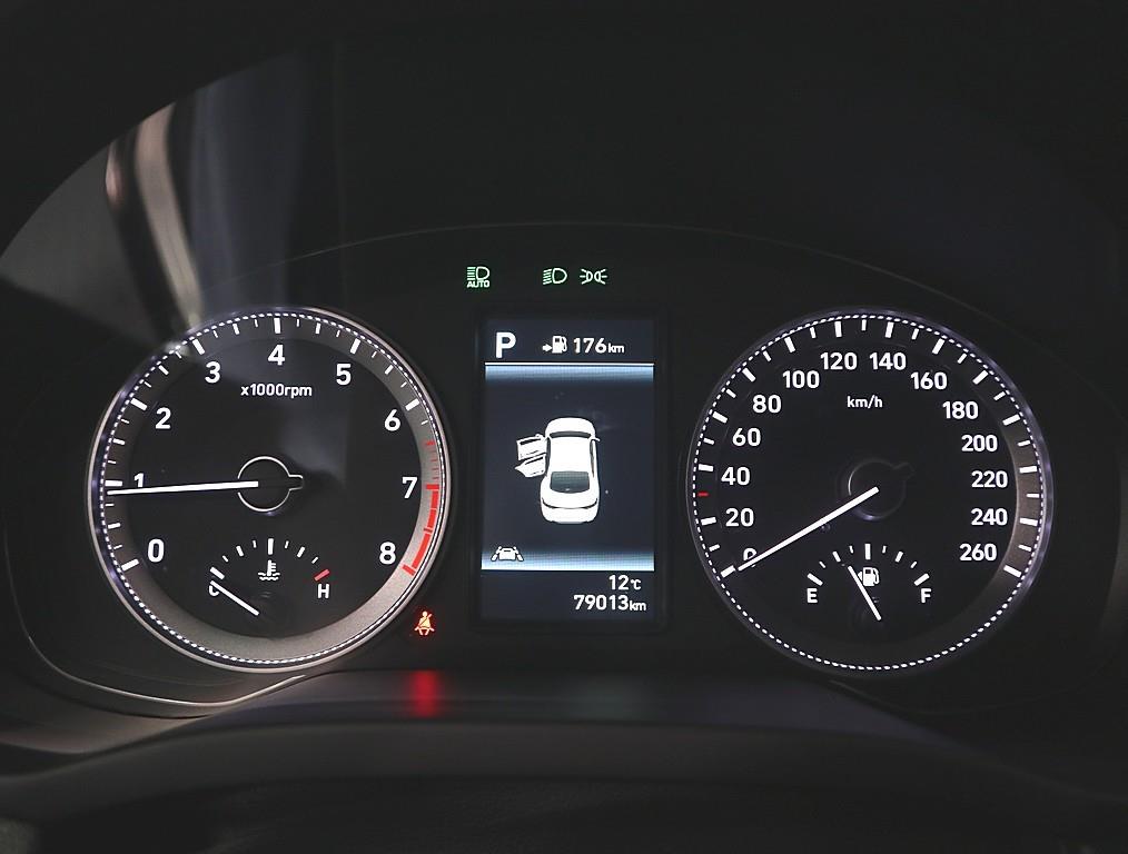 HYUNDAI Grandeur - Vista 5