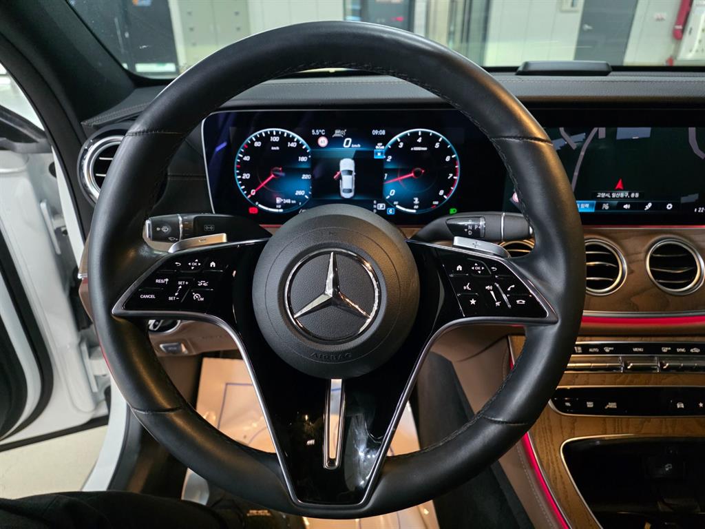 Mercedes Benz E class - Vista 6