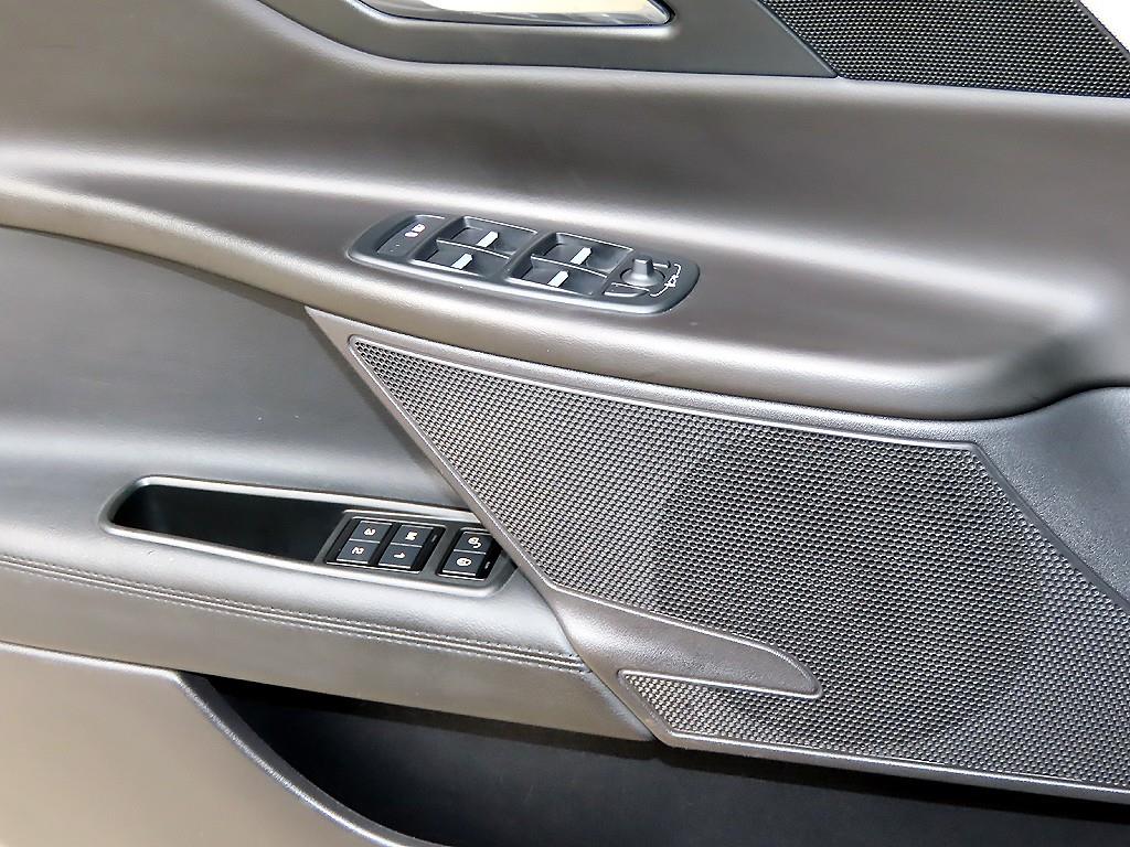 Jaguar XE - Vista 11