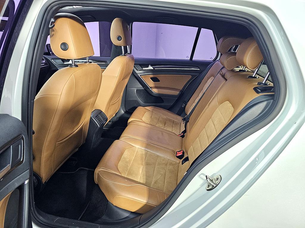 Volkswagen Golf - Vista 9