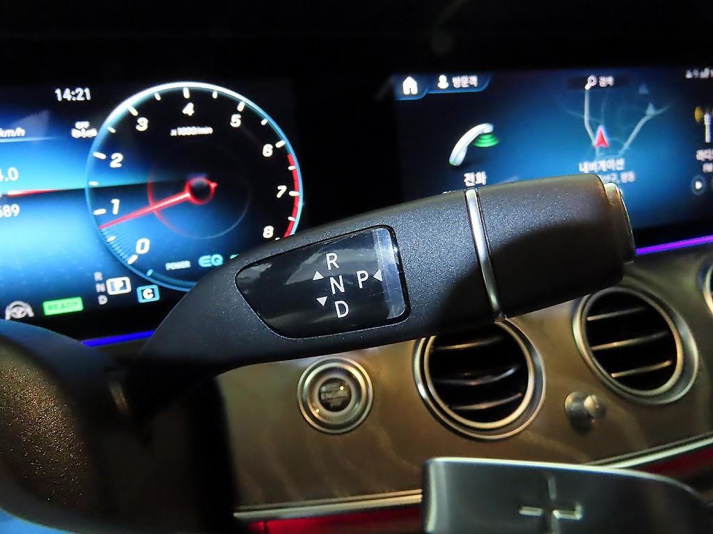 Mercedes Benz E class - Vista 12